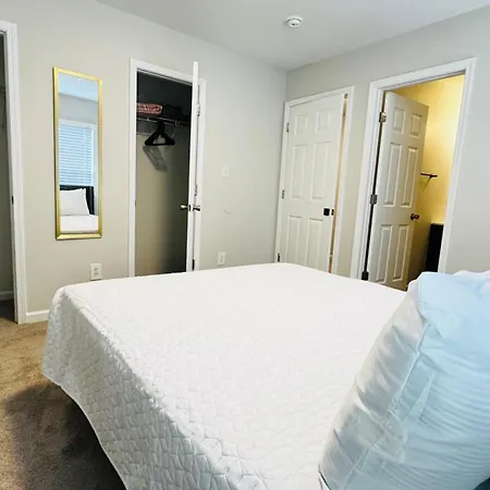 Vacay Escape, Private In With Shared Common Spaces *