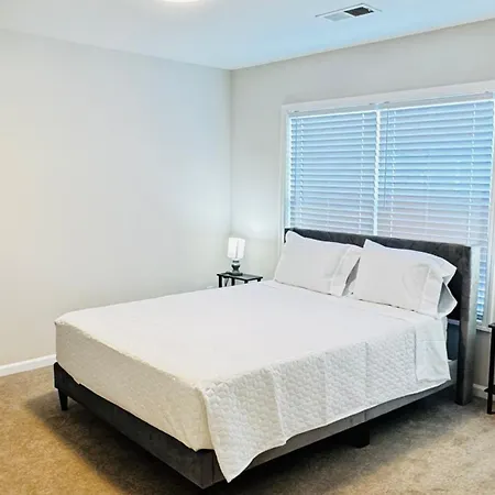 Vacay Escape, Private In With Shared Common Spaces * Charlotte