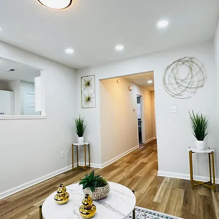 Homestay Vacay Escape, Private In With Shared Common Spaces *