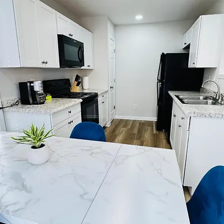 Vacay Escape, Private In With Shared Common Spaces Homestay Charlotte