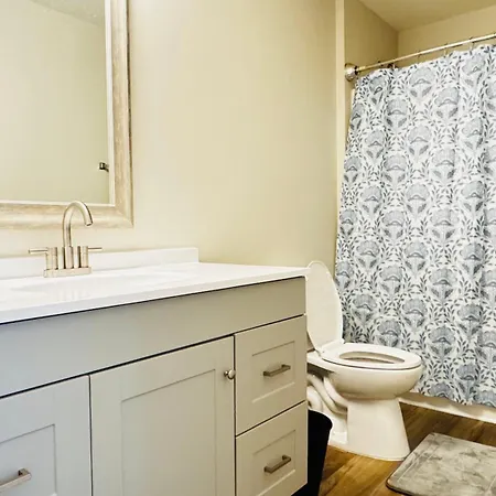 Vacay Escape, Private In With Shared Common Spaces