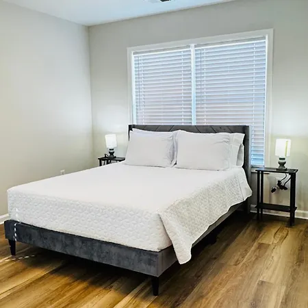 Homestay Vacay Escape, Private In With Shared Common Spaces *