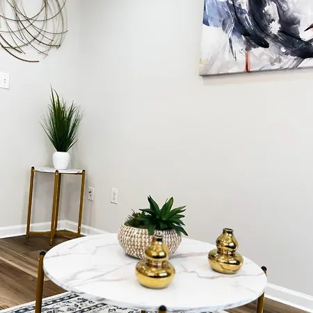 Vacay Escape, Private In With Shared Common Spaces