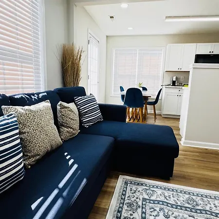 Vacay Escape, Private In With Shared Common Spaces Homestay