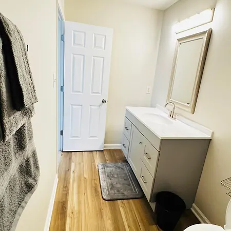 Vacay Escape, Private In With Shared Common Spaces *