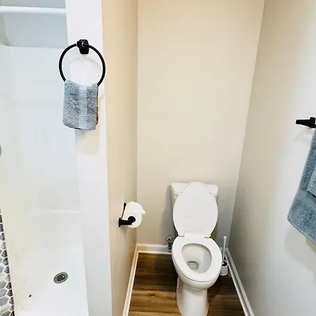 Vacay Escape, Private In With Shared Common Spaces Homestay