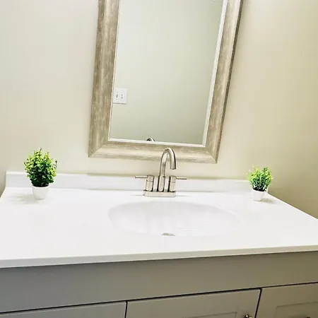 Vacay Escape, Private In With Shared Common Spaces