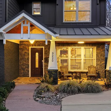 Holiday home Commonwealth House *