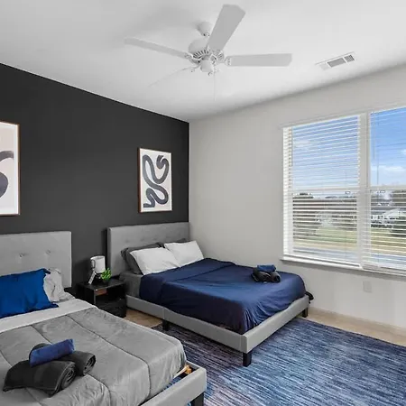 Upscale King 3br To Uptown Apartment