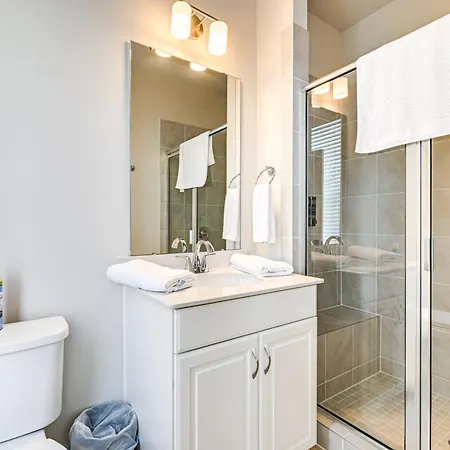 Holiday home 2 Mi To Dtwn Charlotte: Unit W/ Rooftop Deck! *