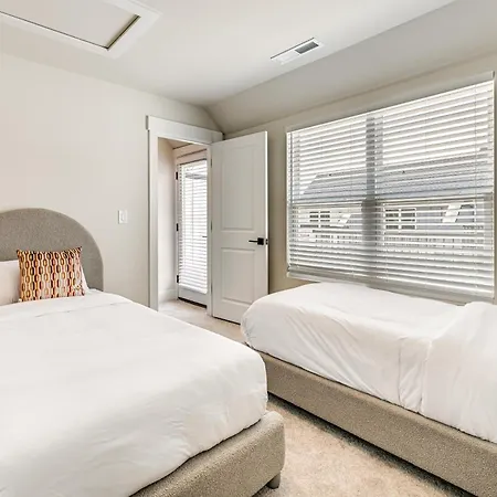 2 Mi To Dtwn Charlotte: Unit W/ Rooftop Deck! * Charlotte