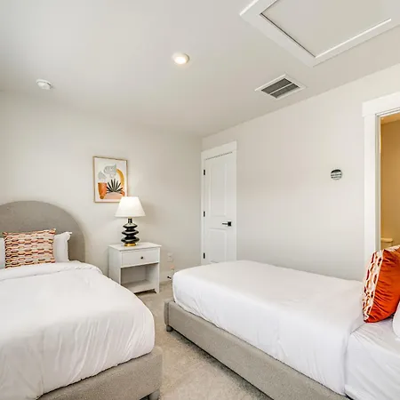 2 Mi To Dtwn Charlotte: Unit W/ Rooftop Deck! * Charlotte