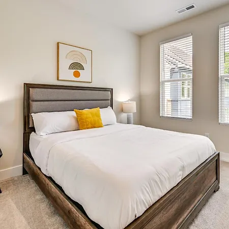 2 Mi To Dtwn Charlotte: Unit W/ Rooftop Deck! Charlotte