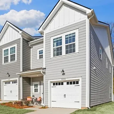 3br Townhouse King Bed Backyard Airport Holiday home