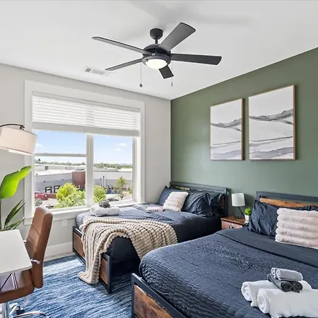 Luxe King 3br In Waverly Charlotte