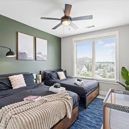 Luxe King 3br In Waverly