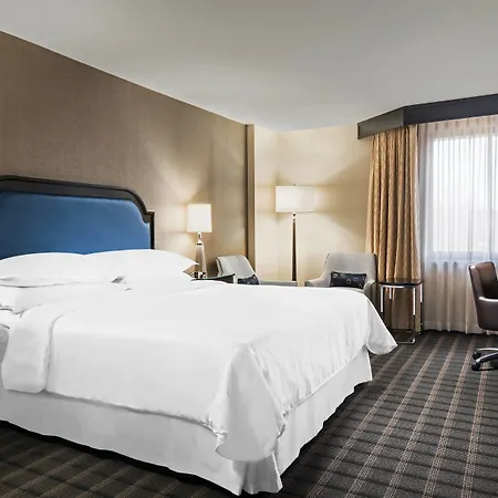 Sheraton Airport Hotel 4*