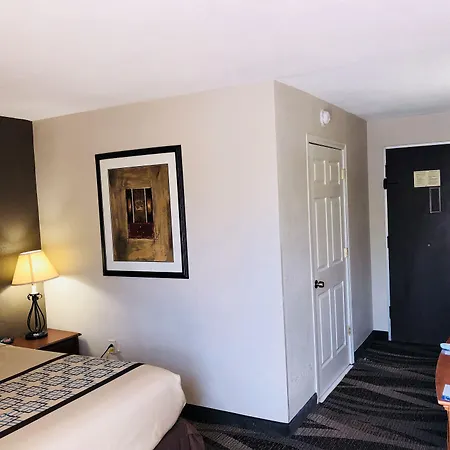 Motel Days By Wyndham Charlotte/woodlawn Near Carowinds 2*