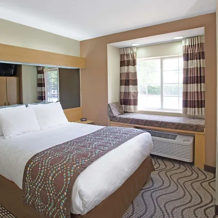 Microtel By Wyndham Place Hotel 2*