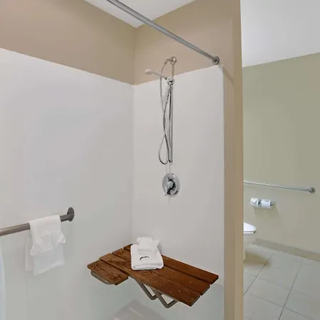 Hotel Microtel By Wyndham Place 2*