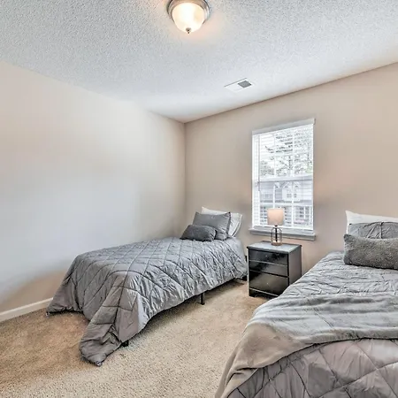 Holiday home Chic Townhome W/ Community Pool Charlotte