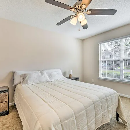 Chic Townhome W/ Community Pool * Charlotte