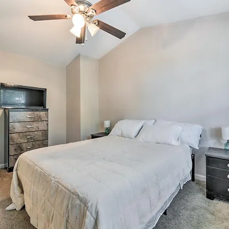 Holiday home Chic Townhome W/ Community Pool *