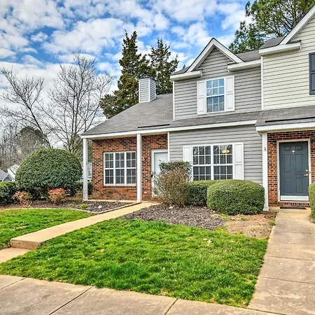 Holiday home Chic Townhome W/ Community Pool Charlotte