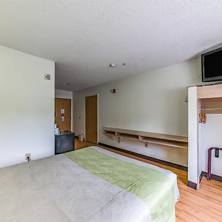 Hotel 6-charlotte, Nc - 4*
