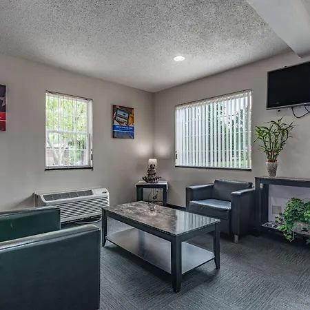 Hotel 6-charlotte, Nc -