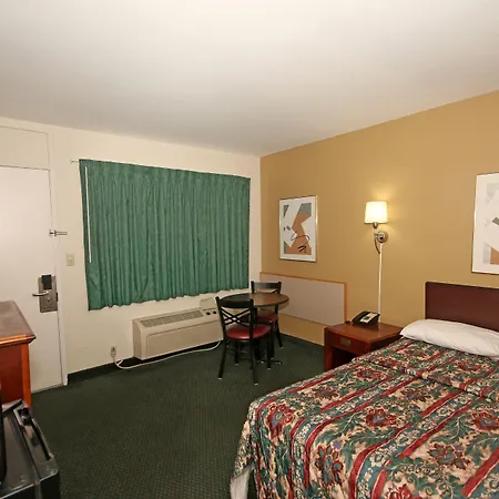 Royal And Airport 2* Charlotte