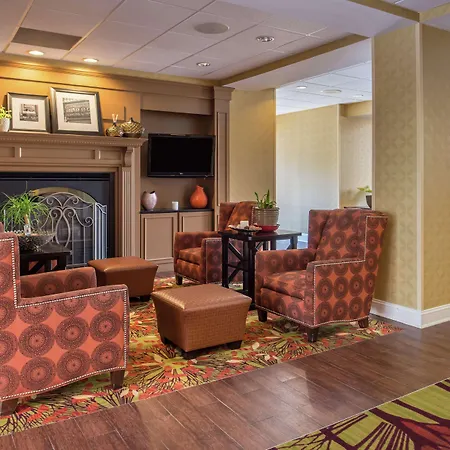 Hotel Hampton & Arrowood Rd 3*