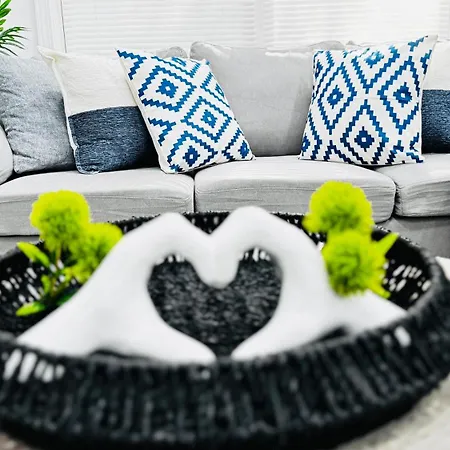 Homestay Cozy Escape, Private In With Shared Common Spaces
