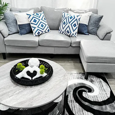 Homestay Cozy Escape, Private In With Shared Common Spaces Charlotte