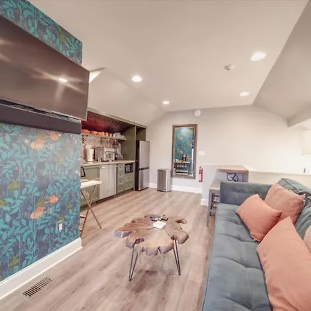 Under The Sea -eclectic Aquarium Holiday home