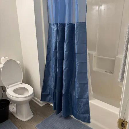 Cozy Escape, Private In With Shared Common Spaces Charlotte