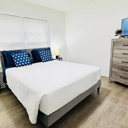 Cozy Escape, Private In With Shared Common Spaces Homestay