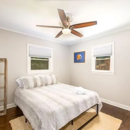3br - South End - Oasis -firepit Holiday home Charlotte