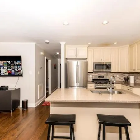3br - South End - Oasis -firepit Holiday home