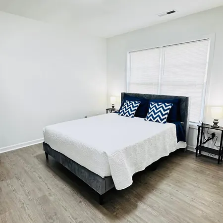 Homestay Cozy Escape, Private In With Shared Common Spaces *