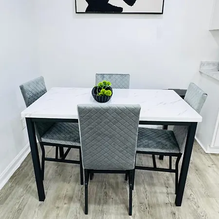 Cozy Escape, Private In With Shared Common Spaces