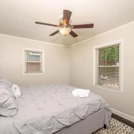 3br - South End - Oasis -firepit Holiday home *