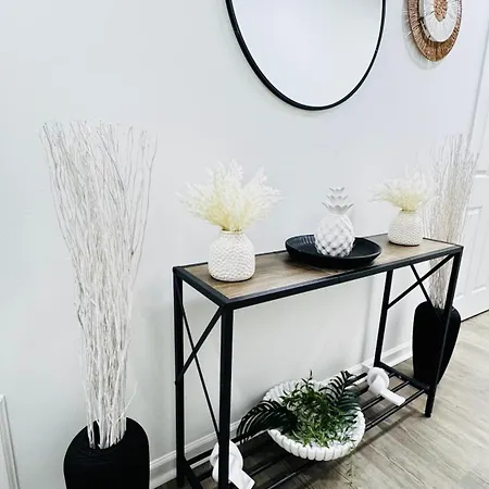 Cozy Escape, Private In With Shared Common Spaces Homestay