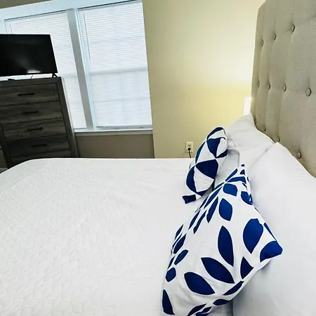 Cozy Escape, Private In With Shared Common Spaces Homestay