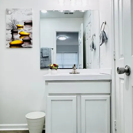 Homestay Cozy Escape, Private In With Shared Common Spaces *