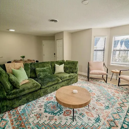 Uptown Luxe Retreat With Parking & Walk To Center Charlotte