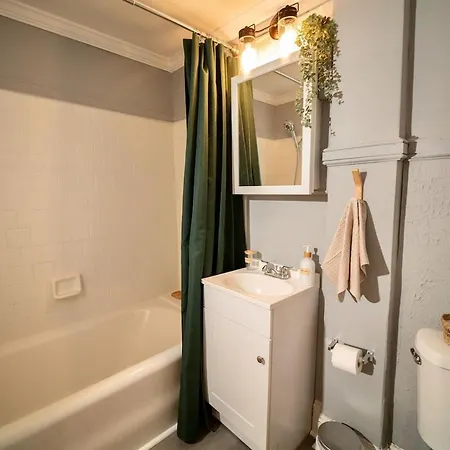 Uptown Funk Getaway With Parking & Walk To Stadiums, Nightlife Apartment Charlotte