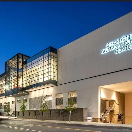 Apartment Uptown Luxe Retreat With Parking & Walk To Center *