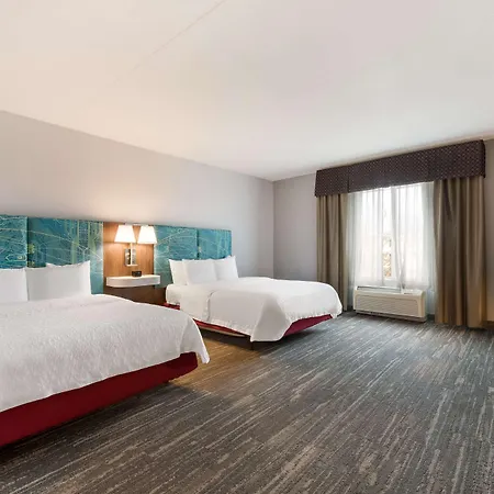 Hampton & Charlotte-airport Hotel