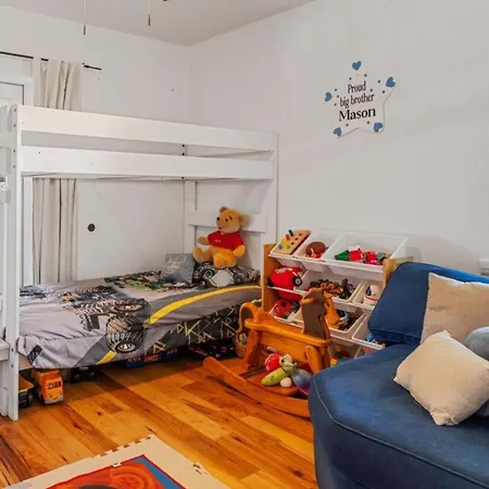 2 Bed Sleeps 4 With Free Parking *